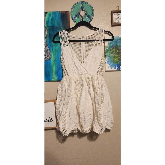 White sleeveless top netting see thru back lace details layered bottom M  Luxxel - Picture 8 of 9